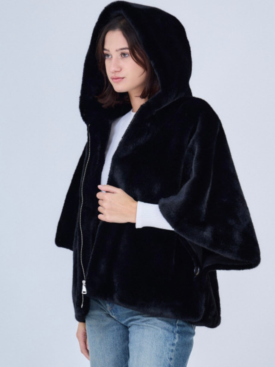 Faux fur cape Alizee black