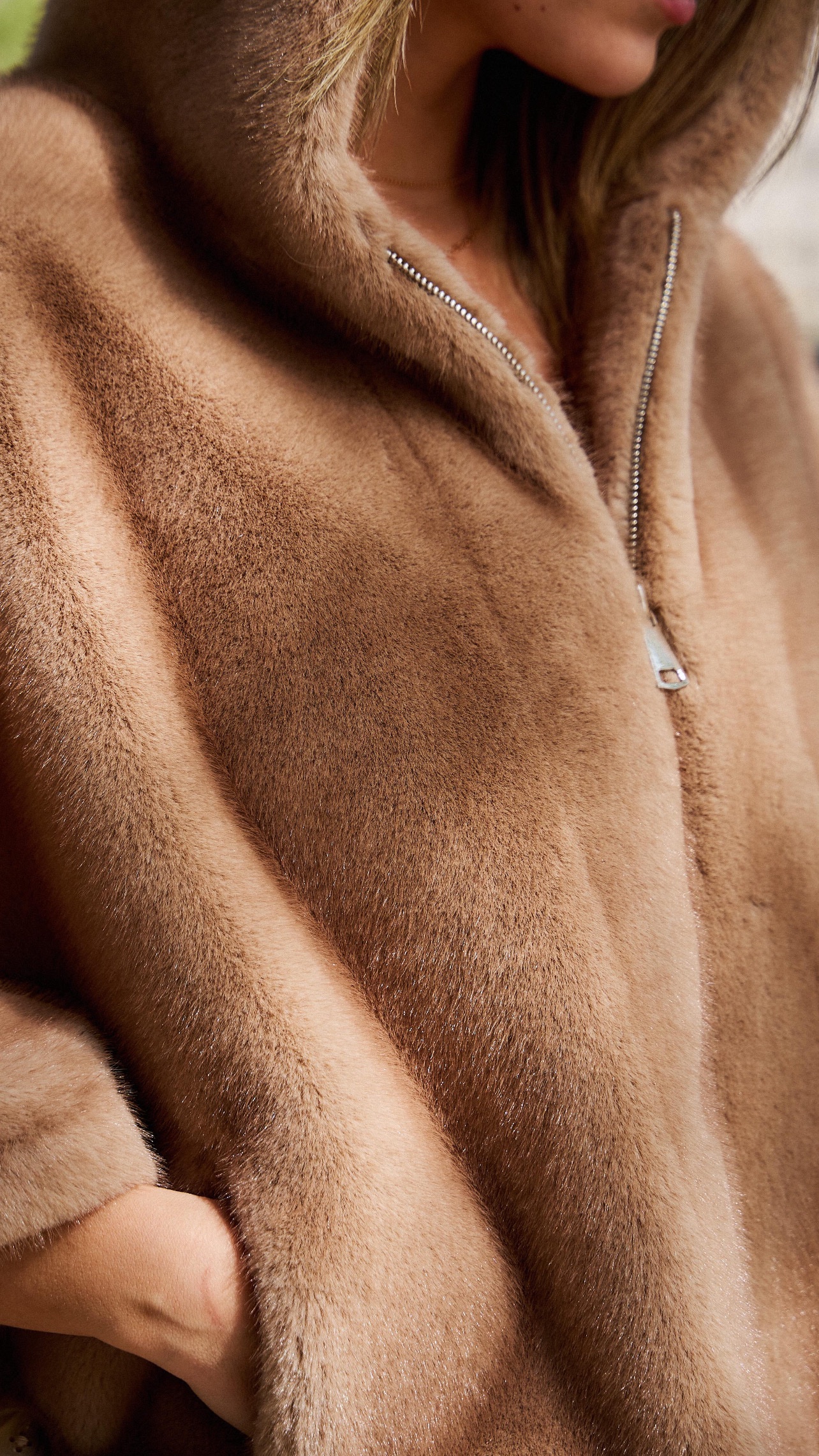 Faux fur cape Alizee camel - Afbeelding 3