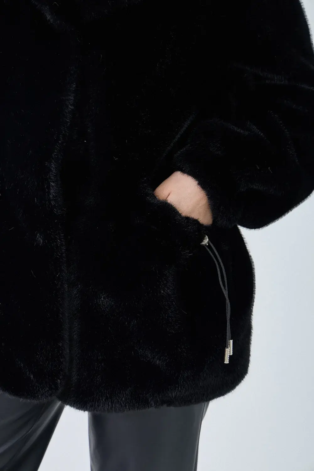 faux-fur-coat-black-selena-foto-5